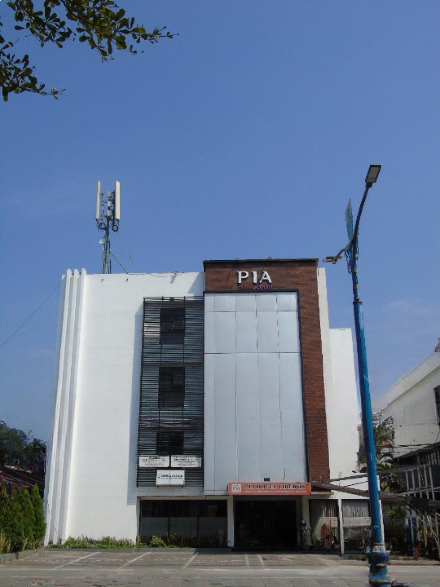 Pia Hotel Cirebon Zewnętrze zdjęcie